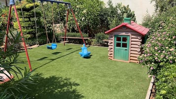 子供用の遊び場 - 屋外