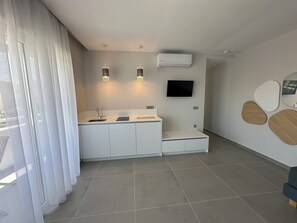Leilighet – executive, ikke-røyk, bassengutsikt | Spiseområde på rommet