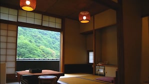 和室 専用バスルーム付 (2名利用料金からのみ設定)