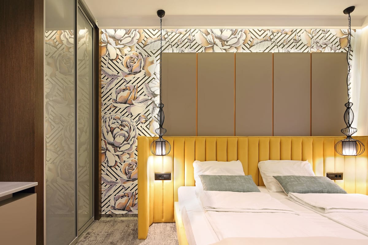 Select Comfort beds, minibar, in-room safe, desk