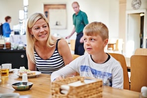 Daily buffet breakfast for a fee - Danhostel Aarhus (Aarhus)