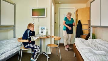 Desk, soundproofing, free WiFi