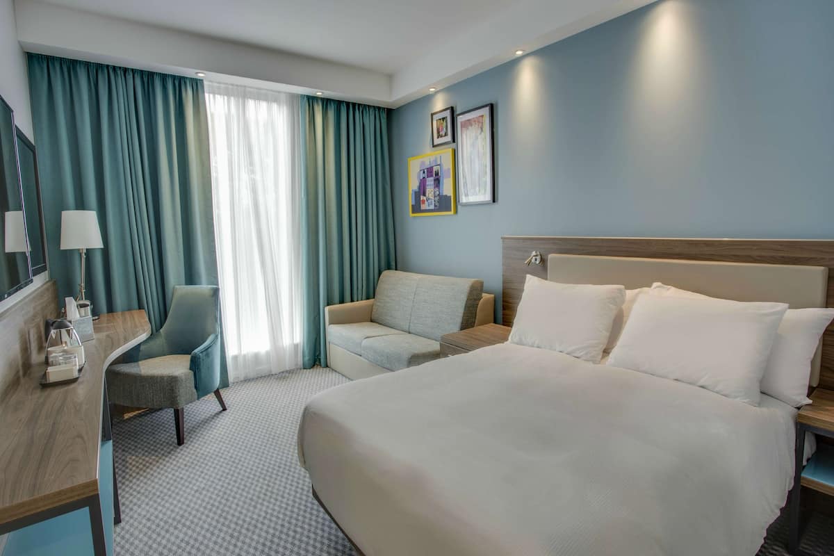 hypo-allergenic bedding, in-room safe, desk, blackout curtains