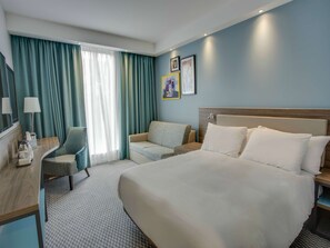 Allergitestet sengetøy, safe på rommet, skrivebord og blendingsgardiner