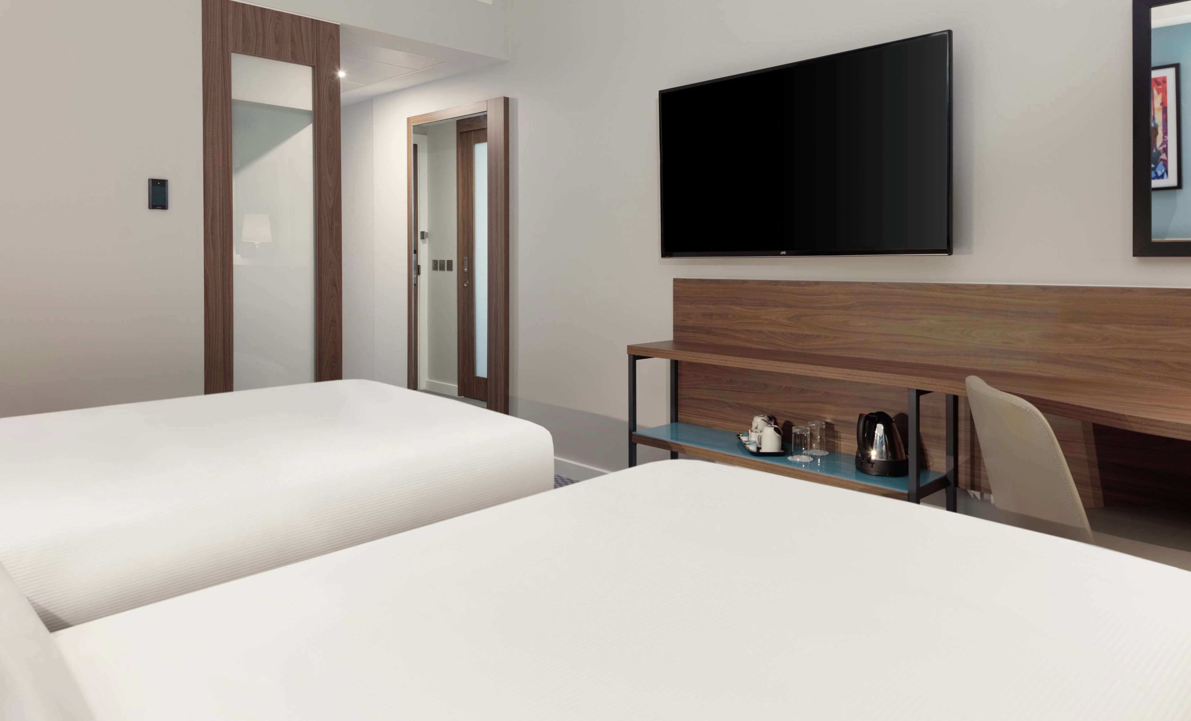 room, 2 single beds | hypo-allergenic bedding, in-room safe, desk, blackout curtains