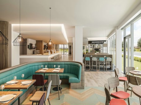 Restaurant. Hampton by Hilton Edinburgh Airport