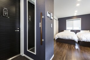 Quarto duplo standard | Roupas de cama premium, edredons de pluma, individualmente mobiliados