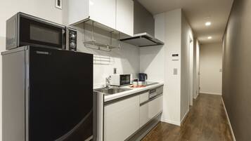 Mini-fridge, microwave, oven, stovetop
