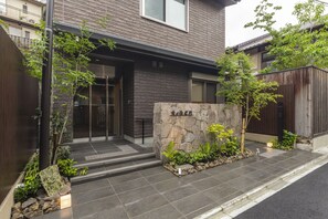 숙박 시설 정면