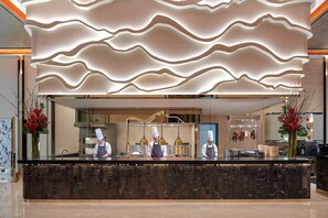 2 restaurants, breakfast, lunch, dinner served; Asian cuisine  - Pavilion Hotel Kuala Lumpur Managed by Banyan Tree (Kuala Lumpur)