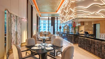 2 restaurantes, café da manhã, culinária asiática