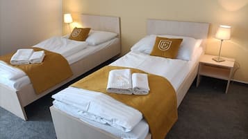 Standard Twin Room | 1 bedroom, in-room safe, soundproofing, cribs/infant beds