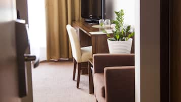 1 bedroom, in-room safe, soundproofing, cribs/infant beds
