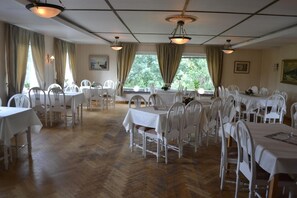 Frühstück und Abendessen