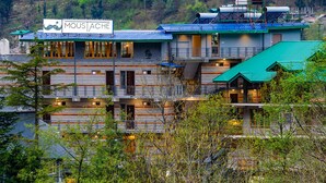 A multi-story building with a sign reading "MOUS ACHE" on the roof. -  Moustache Manali (Manali)