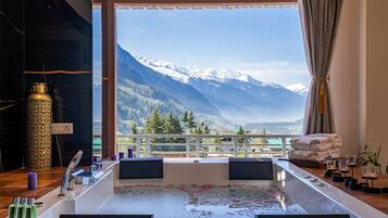 Presidential Suite | Deep soaking bathtub