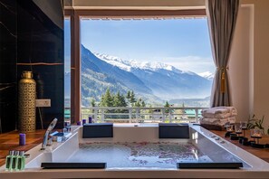 Presidential Suite | Bathtub besar