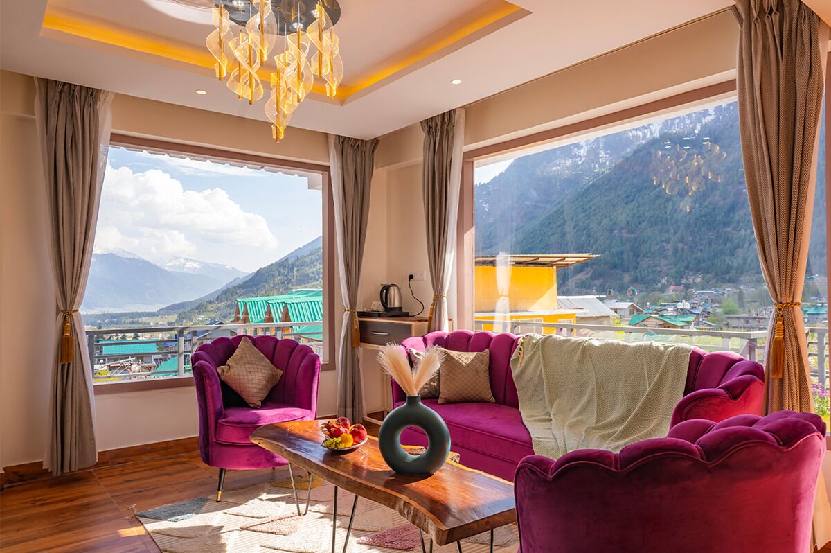 Presidential Suite | Desk, laptop workspace, iron/ironing board, free WiFi