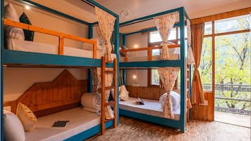 6 Bed Mixed Dorm | Parveke