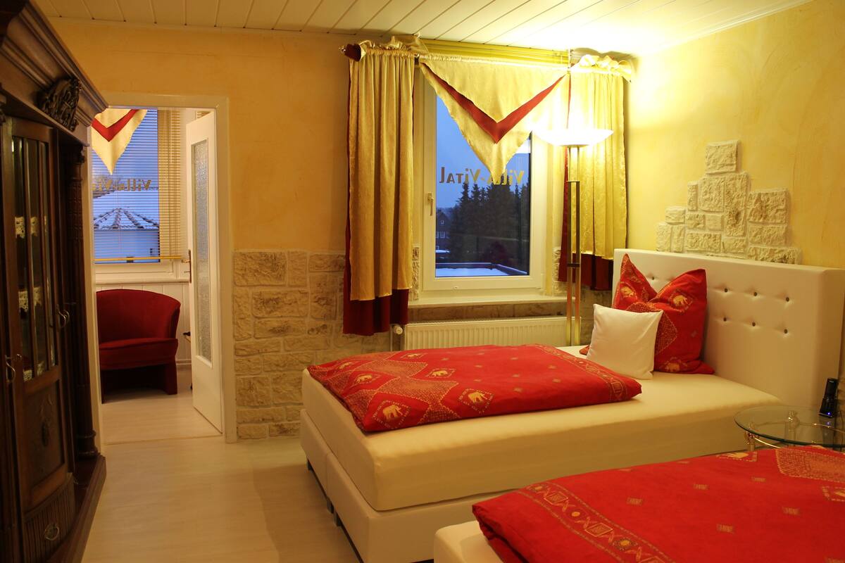 Double Room | Hypo-allergenic bedding, in-room safe, desk, blackout drapes