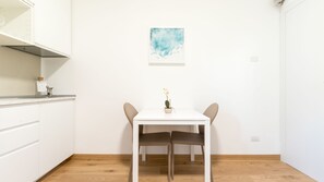 Studio (1 Bedroom) | In-room dining - Italianway - De Cristoforis 5 (Milan)