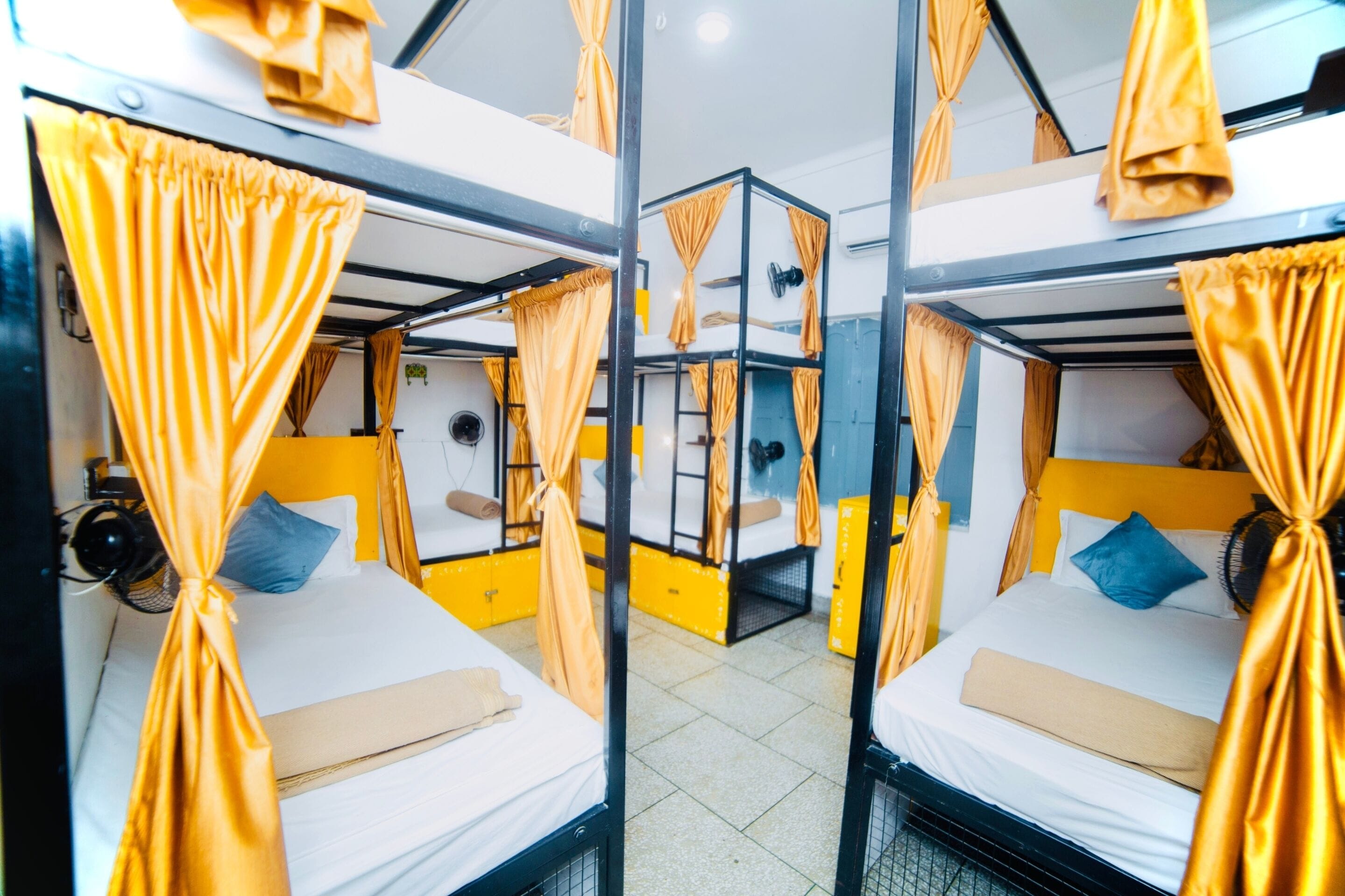 Dormitório compartilhado, 1 cama de solteiro, para não fumantes | Ferros/tábuas de passar roupa, Wi-Fi de cortesia, roupa de cama