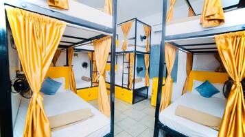 Dormitório compartilhado, 1 cama de solteiro, para não fumantes | Ferros/tábuas de passar roupa, Wi-Fi de cortesia, roupa de cama