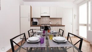 Full-sized fridge, microwave, oven, stovetop - Italianway - Vigevano 45 (Milan)
