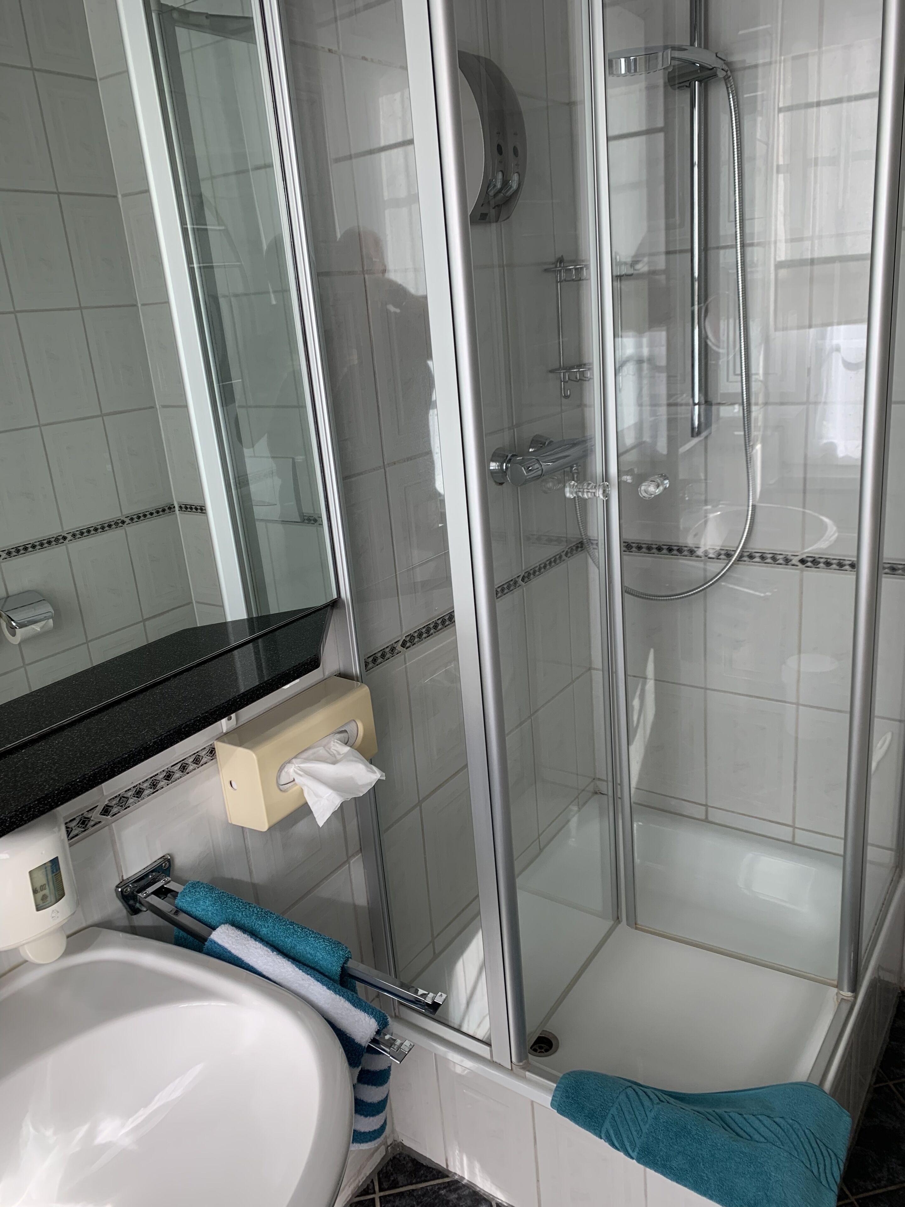 classic double room, 1 king bed, non smoking | bathroom shower