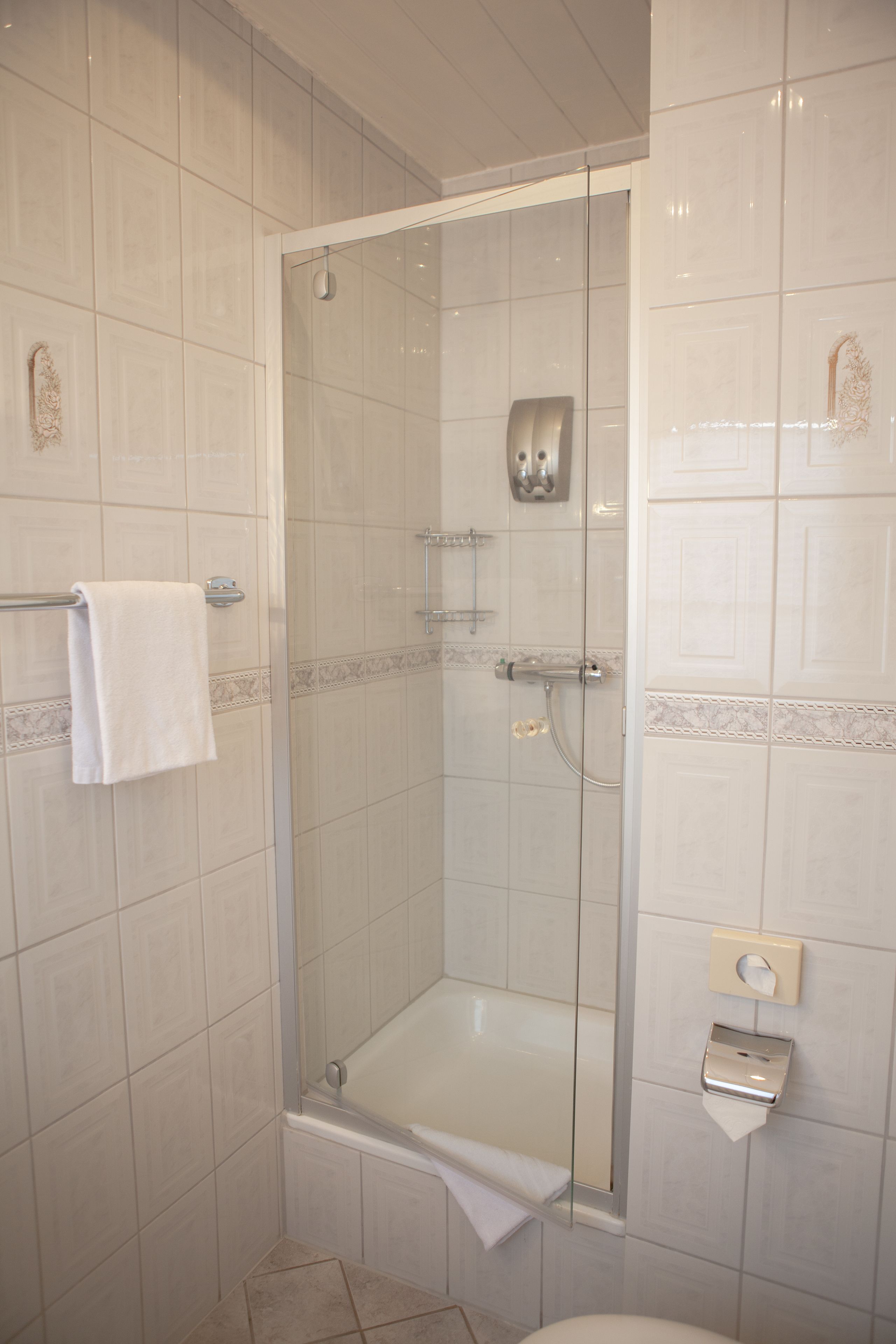 classic single room, non smoking | in-room safe, individually decorated, desk, blackout curtains