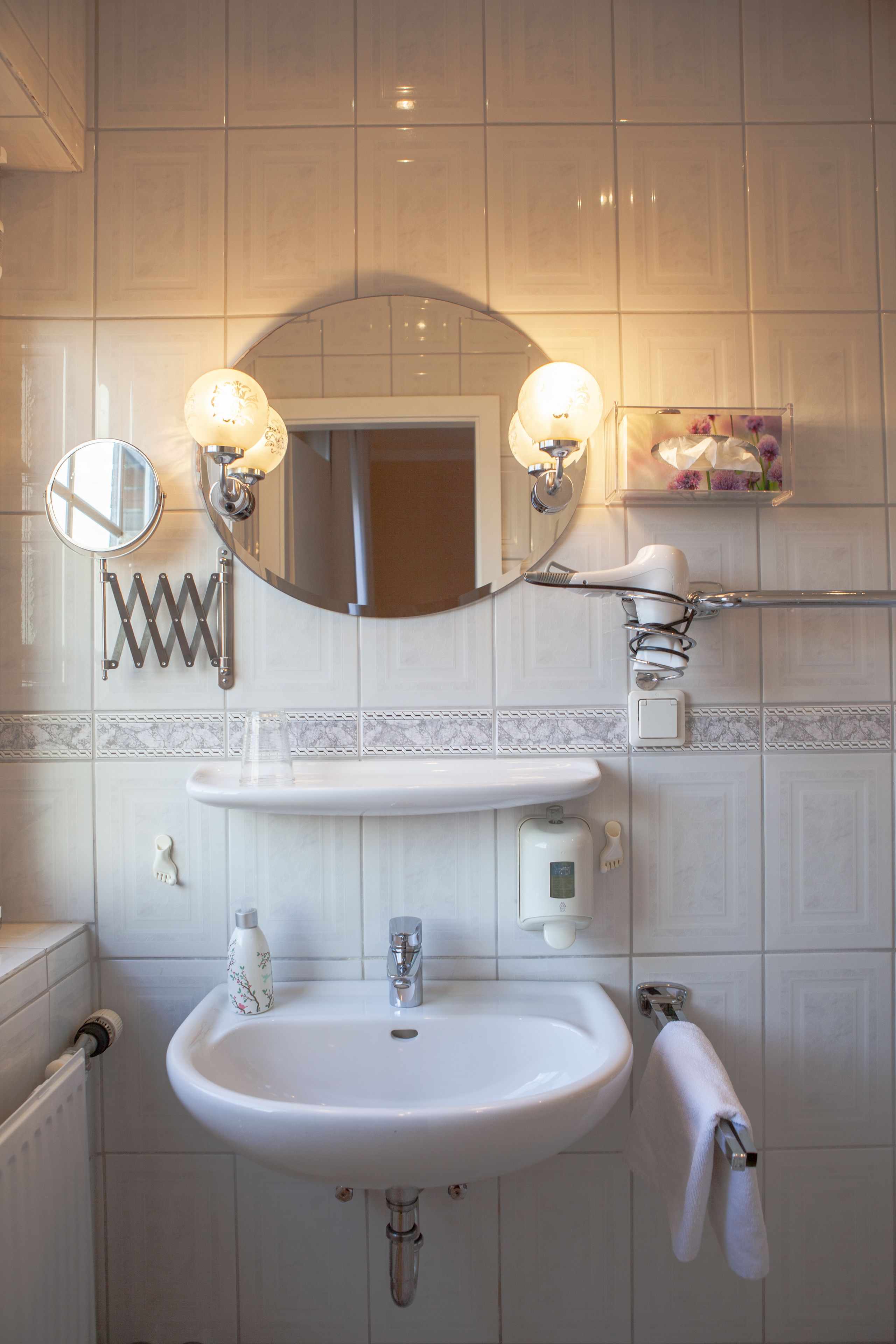 classic single room, non smoking | bathroom | shower, hair dryer, towels, soap