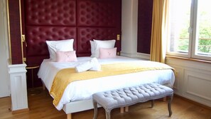 Individually decorated, individually furnished, desk, blackout drapes - Aux Waterzooï (Dunkirk)