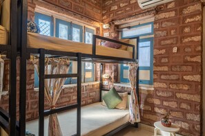 Wi-Fi gratuit, draps fournis