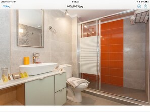 In-room safe, soundproofing, iron/ironing board, free WiFi - Arocaria Apartments (Chania)