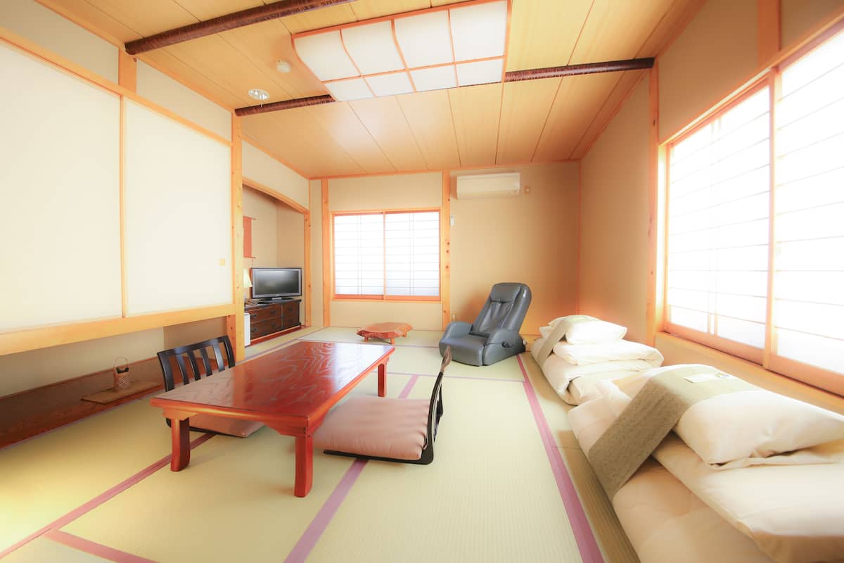 ห้องทราดิชันนัล, ปลอดบุหรี่, ห้องน้ำรวม (Standard Japanese Style ) | ตู้นิรภัยในห้องพัก, Wi-Fi ฟรี, ผ้าปูที่นอน