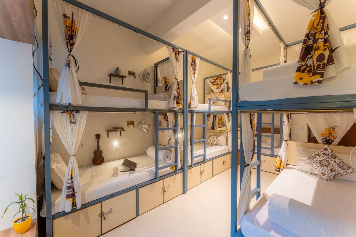 Bed in 8 Bed Mixed AC Dorm