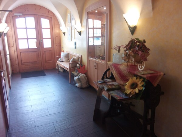 Pintu masuk interior