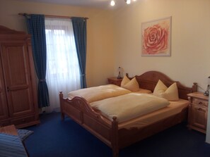 Kamar Double Standar | Seprai antialergi, meja kerja, Wi-Fi gratis, dan seprai linen