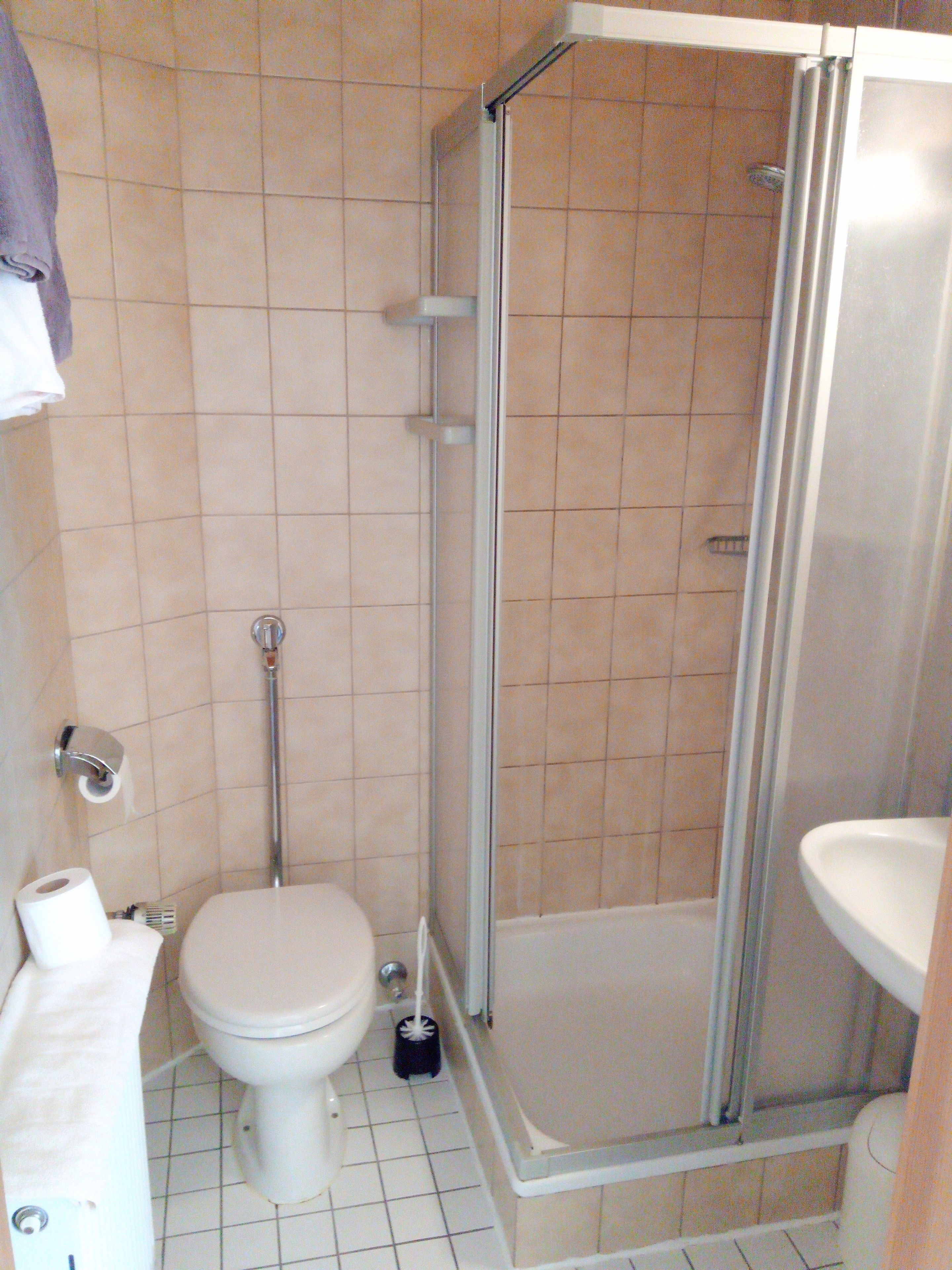 Standard Double Room | Bathroom | Shower, hair dryer, towels