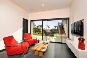 Family Suite, 2 Bedrooms, Jetted Tub, Garden View | Living area | Flat-screen TV