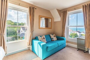 Quarto casal ou duplo, vista para o mar (Room 8 2nd Floor) | Individualmente decorados, individualmente mobiliados, Wi-Fi de cortesia