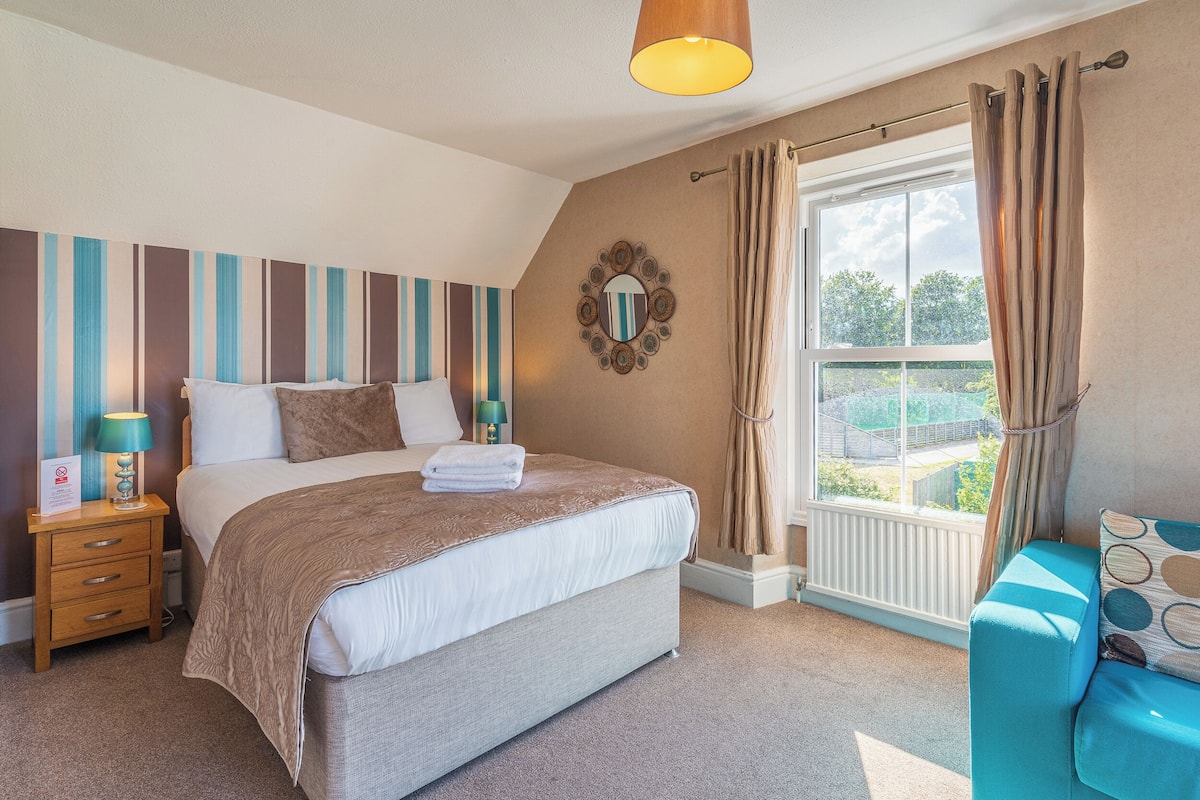 Kamer, 1 twee- of 2 eenpersoonsbedden, uitzicht op zee (Room 8 2nd Floor) | Individueel gedecoreerd, individueel gemeubileerd, gratis wifi