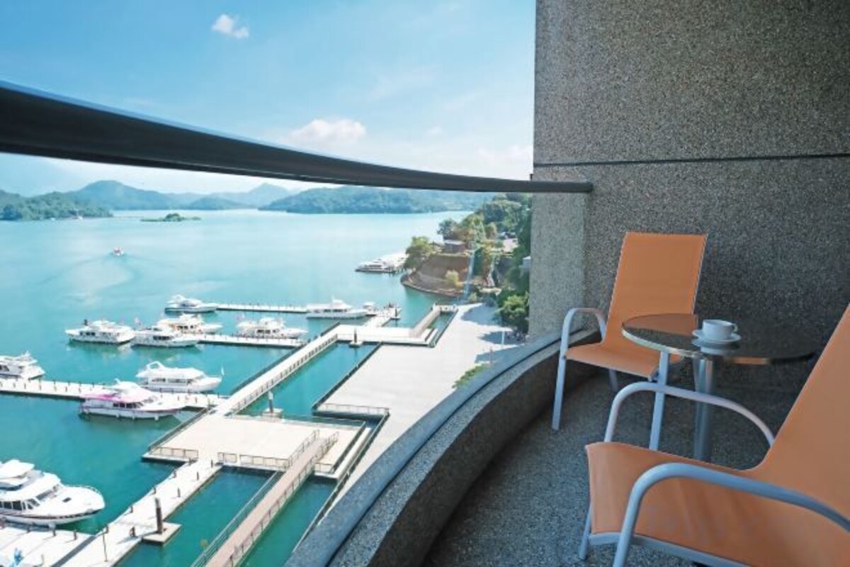 Guanxing Building Middle Floor Suite