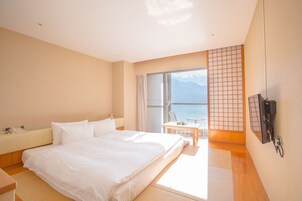 Japanese and Western (Half Lake View Room) | In-room safe, blackout drapes, iron/ironing board, free WiFi