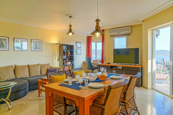 Apartment, 2 Bedrooms | In-room dining