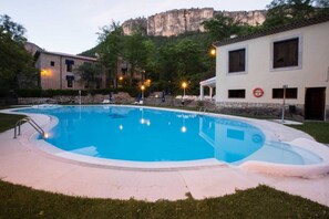 Hồ bơi ngoài trời 