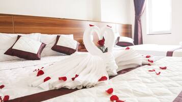 Superior Triple Room | Desk, free WiFi, bed sheets