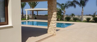 Noufaro Luxury Villa