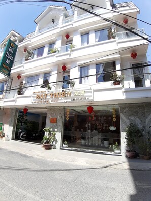 Exterior detail - Dat Thien An Hotel (Da Lat)