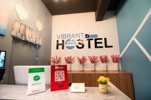 Reception - Vibrant Hostel (Kota Kinabalu)